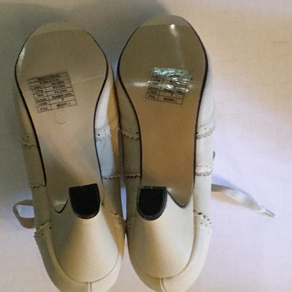 Shoes - Picture 3 of 3